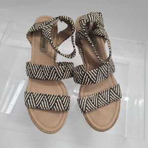 Steve Madden Womens Bandi Sandal Platform Heels Shoes Black White Geometric 10 M